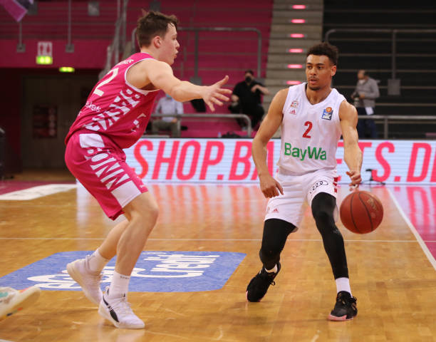 不由得令人 不由得令人