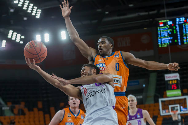 他们打破了 他们打破了